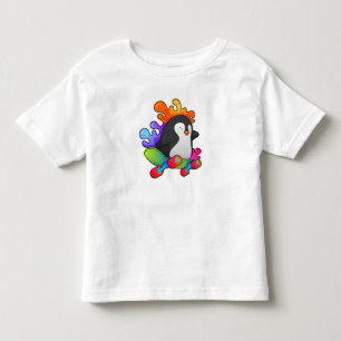 Pinguin als Skater mit Skateboard Kleinkind T-shirt