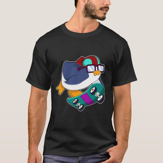 Pinguin als Skater mit Skateboard T-Shirt (Vorderseite)