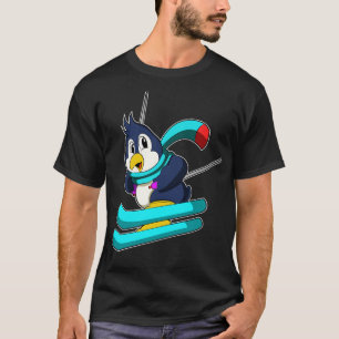 Pinguin als Skier mit Skis T-Shirt