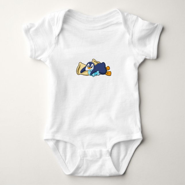 Pinguin beim Schlafen mit Kissen Baby Strampler (Vorderseite)