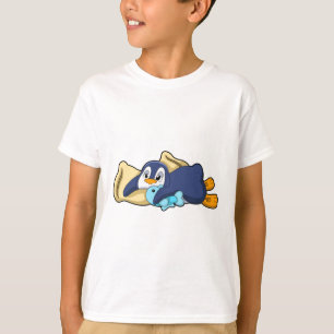 Pinguin beim Schlafen mit Kissen T-Shirt