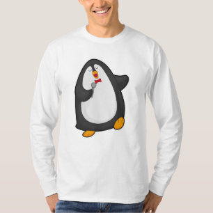 Pinguin beim Singen mit Mikrofon und Krawatte T-Shirt