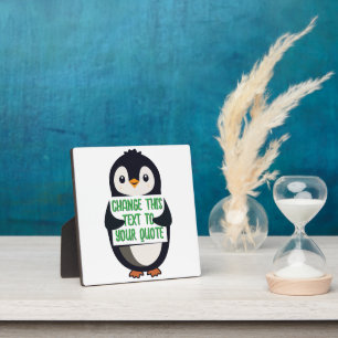 Pinguin hält ein Schild mit einer benutzerdefinier Fotoplatte