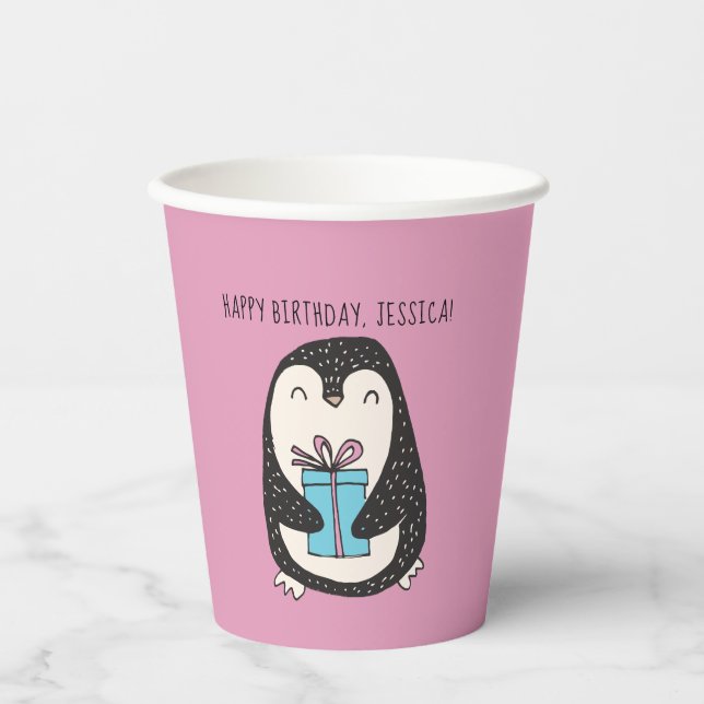 Pinguin mit einem aktuellen Personalisierten Gebur Pappbecher (Vorderseite)