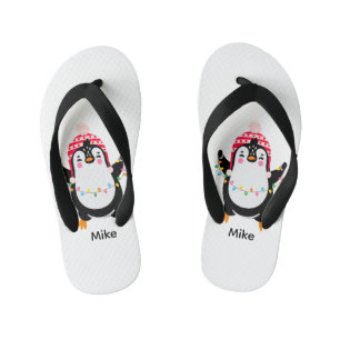 Pinguin mit Weihnachtsbeleuchtung Kinderbadesandalen