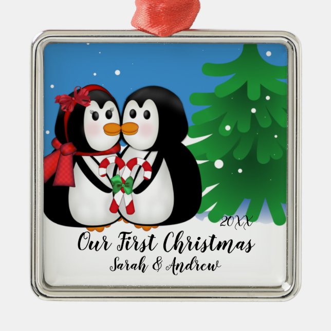 Pinguin-Paare unsere erste Weihnachtsverzierung Ornament Aus Metall (Vorne)