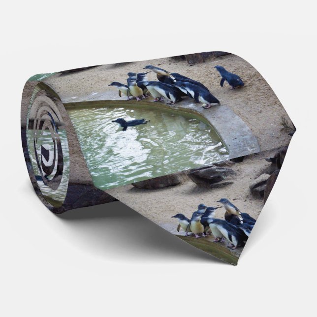 Pinguin Relay: Pinguin Flock Swim Team, Krawatte (Gerollt)