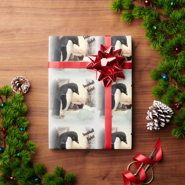 Pinguin Snowball Fight Wrapping Paper Geschenkpapier (Feiertagsgeschenk)