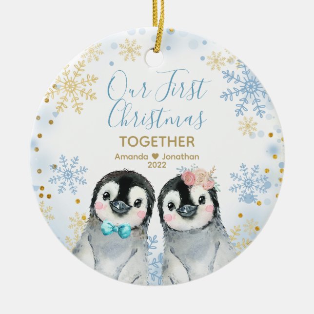 Pinguin Snowflakes - Unsere ersten Weihnachten gem Keramik Ornament (Vorne)