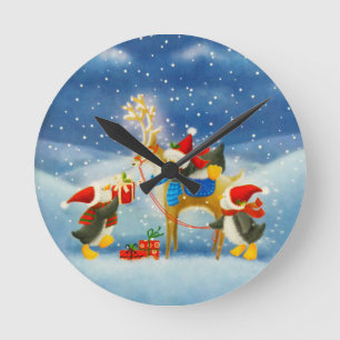 Pinguin und Reindeer Runde Wanduhr