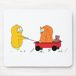 Pinguine, die in einem Lastwagen spielen Mousepad