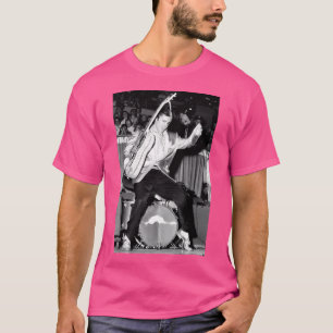 Pinguine marschieren über eisige Schneefelder T-Shirt