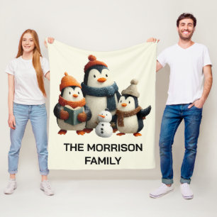 Pinguinfamilie im Winter mit Schneemann Fleecedecke