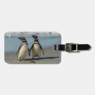 Pinguinpaare am Strand Gepäckanhänger