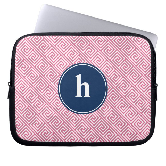 Pink and Blue Greek Key Pattern Monogram Laptopschutzhülle (Vorderseite)
