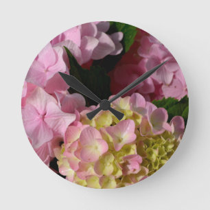 Pink and Cream Hydrangeas Runde Wanduhr