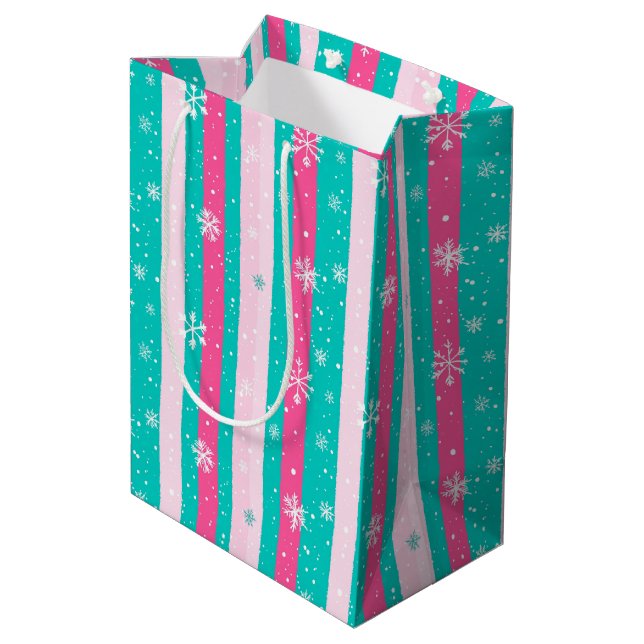 Pink and Mint Vertical Striped Snowflake Mittlere Geschenktüte (Rückseite Schrägansicht)