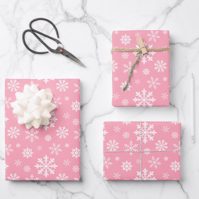 Pink And White Winter Snowflakes Pattern Geschenkpapier Set (Vorderseite)