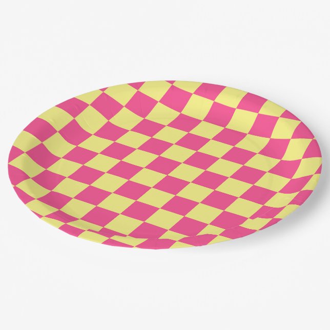 Pink and Yellow Checkered Print Pappteller (Schrägansicht)