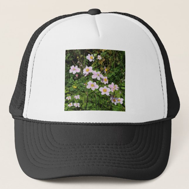 Pink Anemones Truckerkappe (Vorderseite)