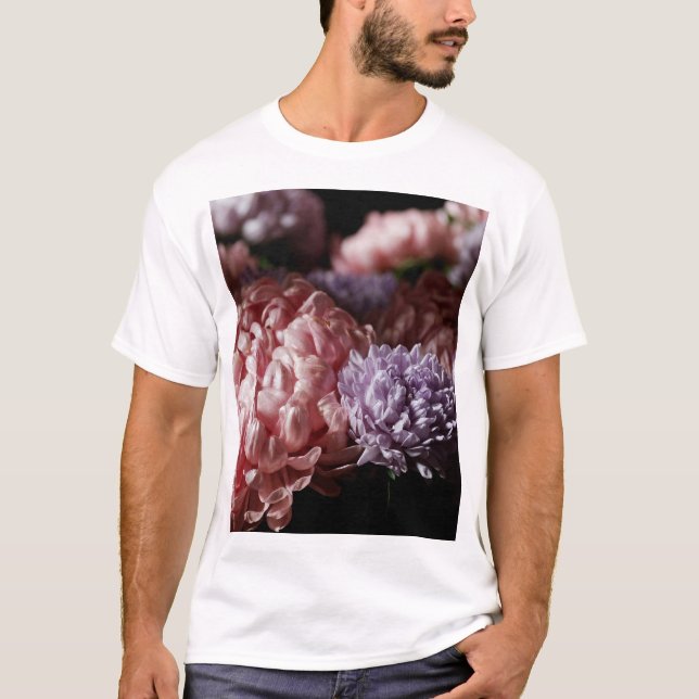 Pink Aster Bouquet: Barockbeleuchtung. T-Shirt (Vorderseite)