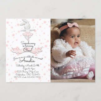 Pink Ballerina Bunny First Birthday Floral Foto Einladung