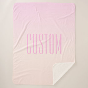 Pink bis Peach Sunset Ombre mit anpassbarem Text Sherpadecke