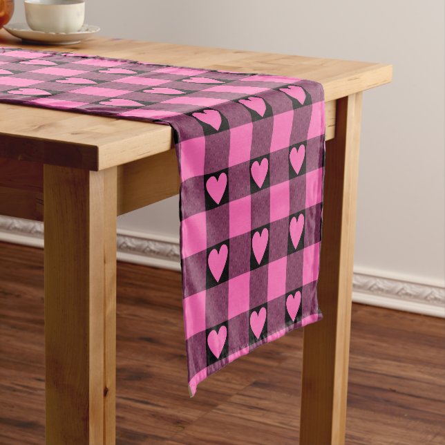 Pink Black Buffalo Heart Plaid Table Runner Kurzer Tischläufer (Beispiel)