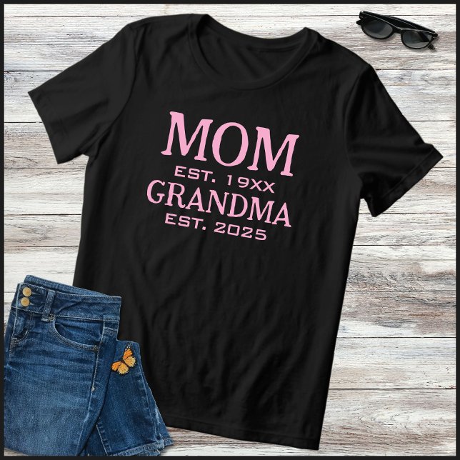 Pink & Black Mom Promoted To Grandma 2025 Tri-Blend Shirt (Von Creator hochgeladen)