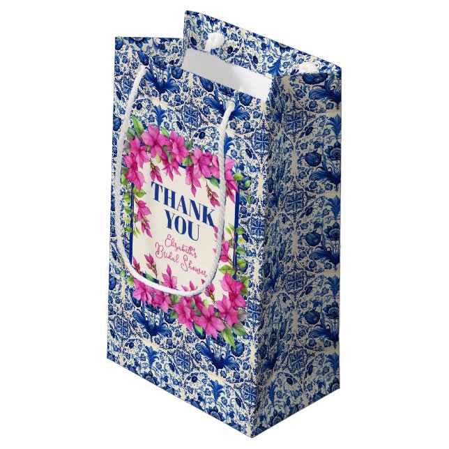 Pink Bougainvillea Blue Tile Brautparty Kleine Geschenktüte (Rückseite Schrägansicht)