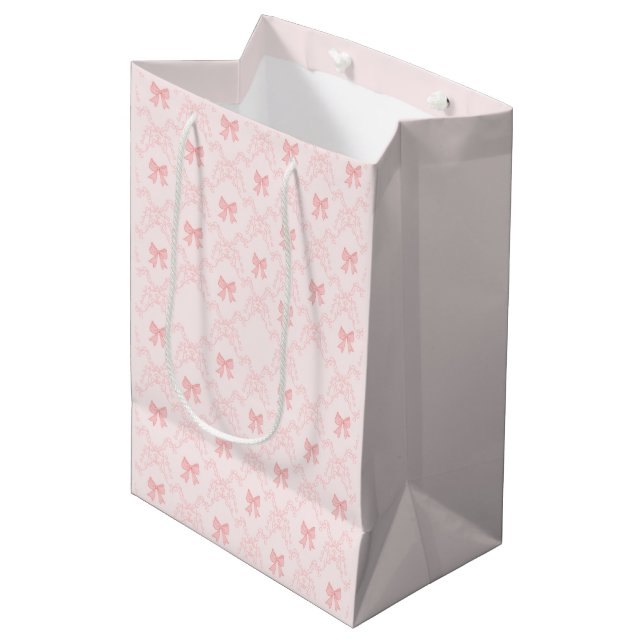 Pink Bow Aesthetic Notebook – Cute & Feminine Mittlere Geschenktüte (Vorderseite Schrägansicht)