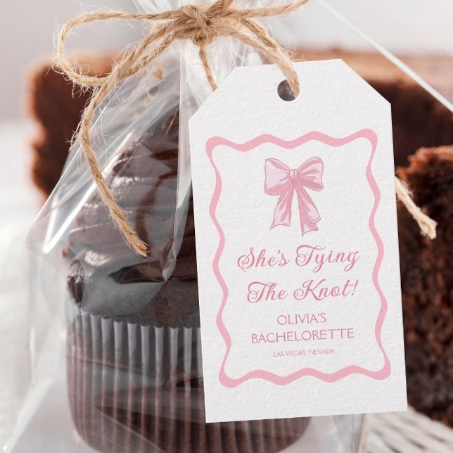 Pink Bow Shes binden Knot Bachelorette Geschenkanhänger (Von Creator hochgeladen)