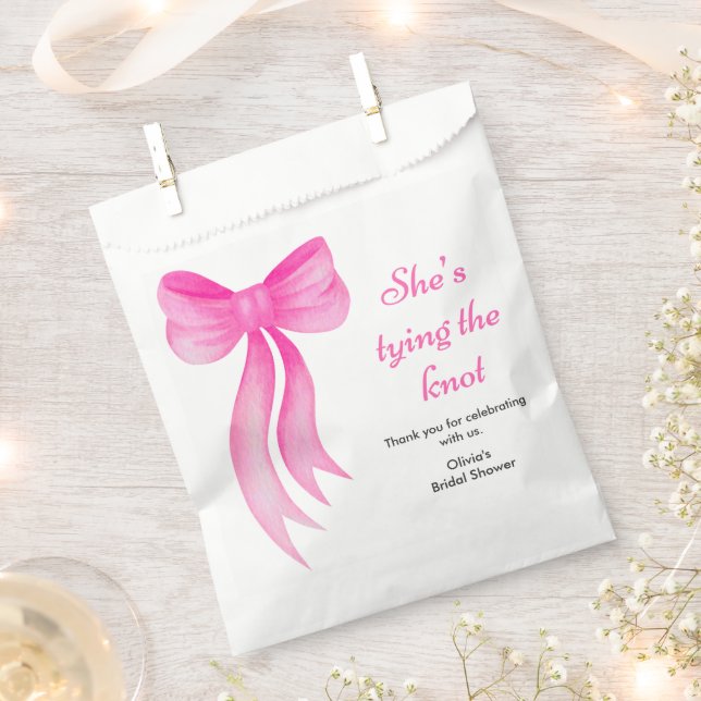 Pink Bow She's Tying the Knot Bridal Shower  Geschenktütchen (Ausgeschnitten)