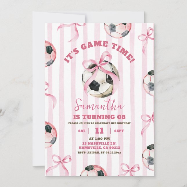 Pink Bow Stripes Girl Fußballspiel Geburtstag Einladung (Vorderseite)