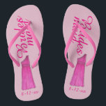Pink Bridesmaid Dress Wedding Party Flip Flops<br><div class="desc">Flip Flops zeigen eine originelle Marker-Abbildung eines hübsch rosa Brautjungfrau/Trauzeugin Kleides mit BRIDESMAID in einem lustigen Schriftart. Gutes kleines Geschenk für Ihre Hochzeitsfeier! Personalisieren Sie einfach das Datum Ihrer Veranstaltung. Koordination von Designs für andere Mitglieder des Brautparty. Der Designer ist verfügbar, um benutzerdefinierte Designs zu erstellen und hochzuladen, um den...</div>