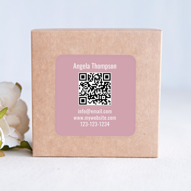 Pink Business QR Code Custom Basic Quadratischer Aufkleber (Pink business product label with QR code.)