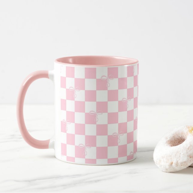 Pink Checkered Trendy Coquette Bows und Karo Tasse (Mit Donut)