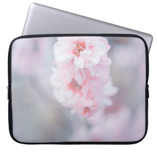 PINK CHERRY BLOSSOM IN NAH-OBEN-FOTOGRAFIE LAPTOPSCHUTZHÜLLE