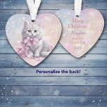 Pink Christmas Bow White Kitten Kinder Ornament<br><div class="desc">Wenn Ihr kleines Mädchen Lieben Kätzchen, wird sie diese hübsche Weihnachtsschmuck Liebe! Das Vorderbild ist ein atemberaubendes, weißes Kätzchen, das einen rosa Bogen trägt und mit dem extra Band spielt. Das Bild wird auf einem rosa und lavender bokeh Hintergrund platziert. Die Rückseite des Ornaments hat den gleichen Hintergrund wie Ihr...</div>