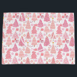 Pink Christmas Trees Muster Große Geschenktüte<br><div class="desc">Rosa Weihnachtsbaummuster, rosa Thema für die Ferienzeit. Ein skurriles Weihnachtsmuster mit rosa und weißen Weihnachtsbäumen, die mit Ziergegenständen, Schneeflocken, Bonbons und Geschenkboxen geschmückt sind. Die Bäume sind mit verschiedenen Texturen und Mustern geschmückt und schaffen eine spielerische und festliche Atmosphäre. Der Hintergrund ist ein transparentes kariertes Muster, das den festlichen Charme...</div>