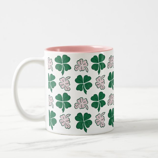Pink Clover Kleeblatt Pattern St Patrick`s Day Zweifarbige Tasse (Links)