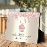 Pink Cupcake Glitzer Tropfen Bäckerei Konditorei K Fotoplatte<br><div class="desc">Mit dieser eleganten, raffinierten, einfachen und modernen, individuellen Firmenbezeichnung präsentieren Sie Ihr bestes Selbst Ihren Kunden. Ein funkelnd, Rose goldener Kuchen, Glitzer-Tropfen und dunkelgraue handgeschriebene Typografie überlagern ein Imitat aus metallischem Champagner-Gold-Hintergrund. Personalisieren Sie mit Ihrem vollen Namen und/oder Ihrer Firma. Erhältlich in 3 Größen: 5"x7", 8"x10" und 5, 25"x5, 25"....</div>