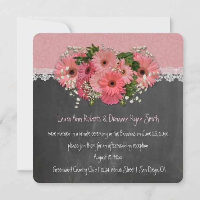 Pink Daisies Wreath Chalkboard Empfang Einladung (Vorderseite)