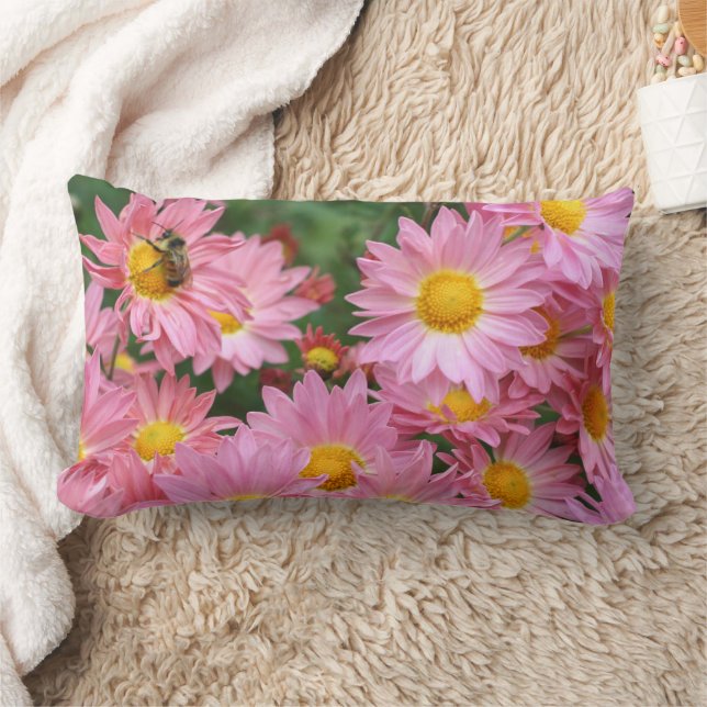 Pink Daisy Flowers And Bumble Bee   Lendenkissen (Decke)