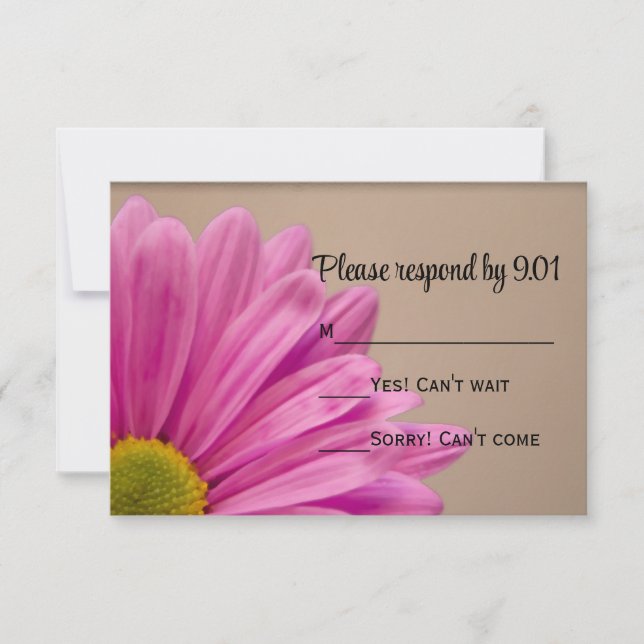 Pink Daisy sur Tan Wedding Carte de réponse RSVP (Devant)