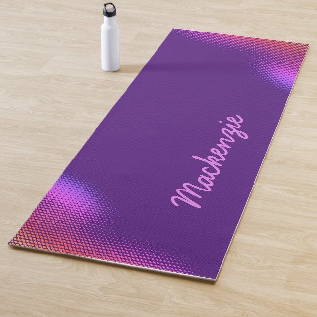 Pink Dot Muster mit Name auf ROYAL LILA Yogamatte (Beispiel)