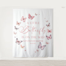 Pink Ein kleiner Schmetterling ist auf dem Weg zur