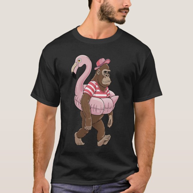 Pink Flamingo Bigfoot: Ein Abenteuer für einen Url T-Shirt (Vorderseite)