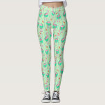 Pink Flamingo Ferns Tropical Green Summer Pattern Leggings<br><div class="desc">Sie werden in diesen einzigartigen tropischen Flamingo-Leggings ganz einzigartig sein. Inspiriert durch Retro, stilisierte Art-Déco-Motive und Themen aus der Jazz-Zeit, haben diese überdruckten Leggings ein originelles rosa Flamingo-Vogelmuster mit bunten Farnen und geometrischen Formen. Das Design ist in hellen Sommergrün-Tönen mit peachy-orangefarbenen Akzenten und hübsch rosa Flamingos.</div>