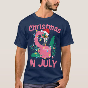 Pink Flamingo in Santa Hat Christmas in July Ohrts T-Shirt